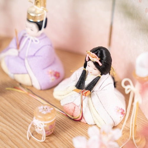 ひな祭りってどんな行事?意味や由来、雛人形の飾り方