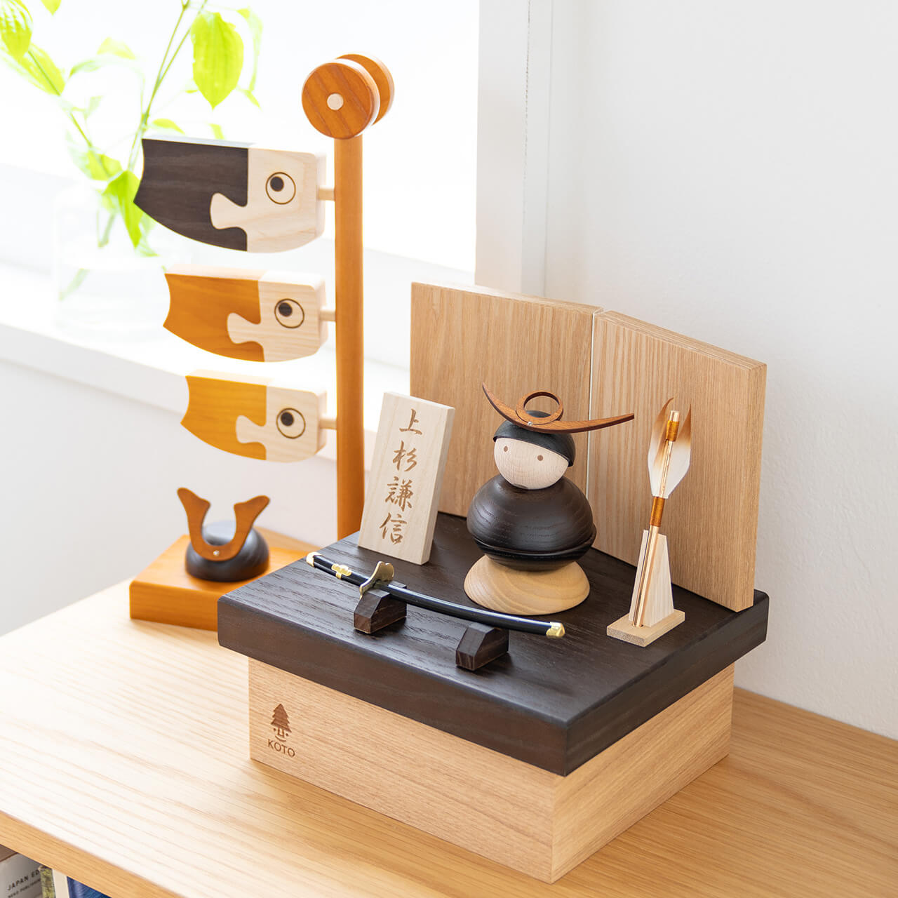 ことの木製鎧 上杉謙信 収納(鯉のぼり付)