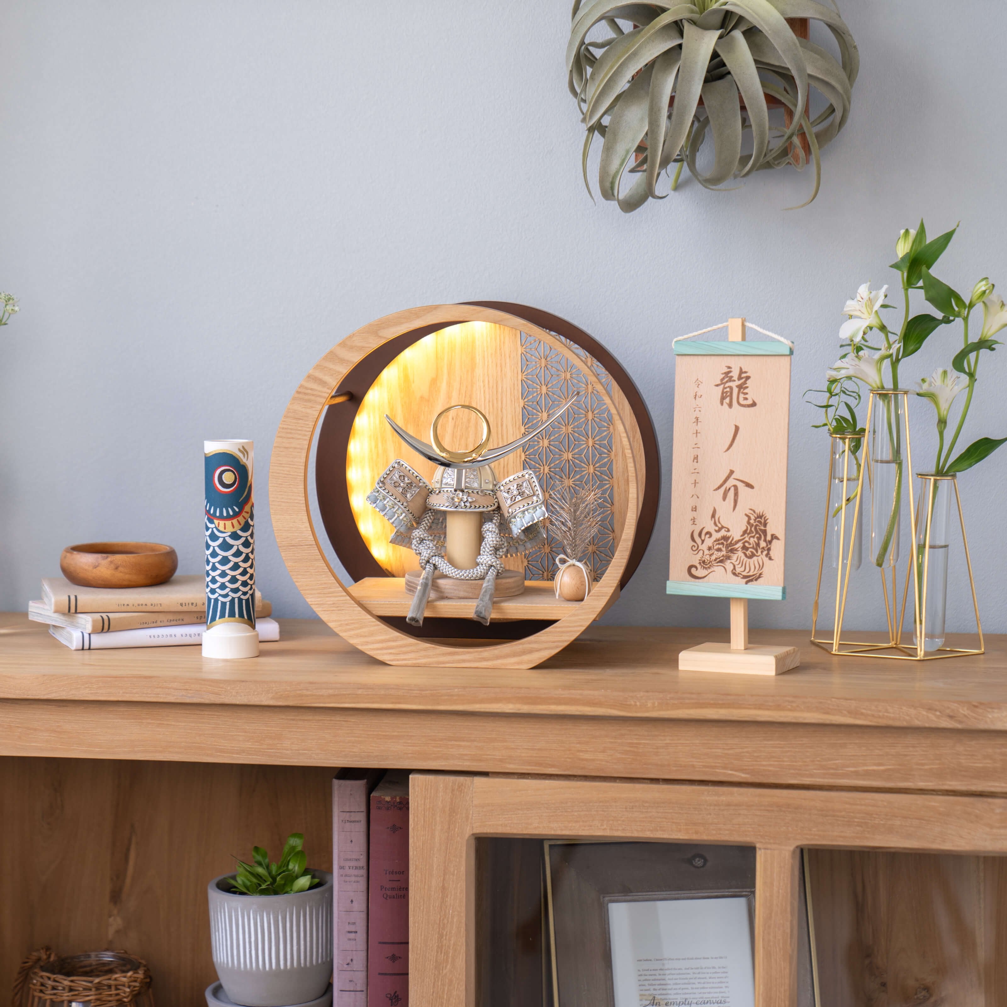 ことのオリジナル兜 上杉謙信 灯月型飾台 麻の葉