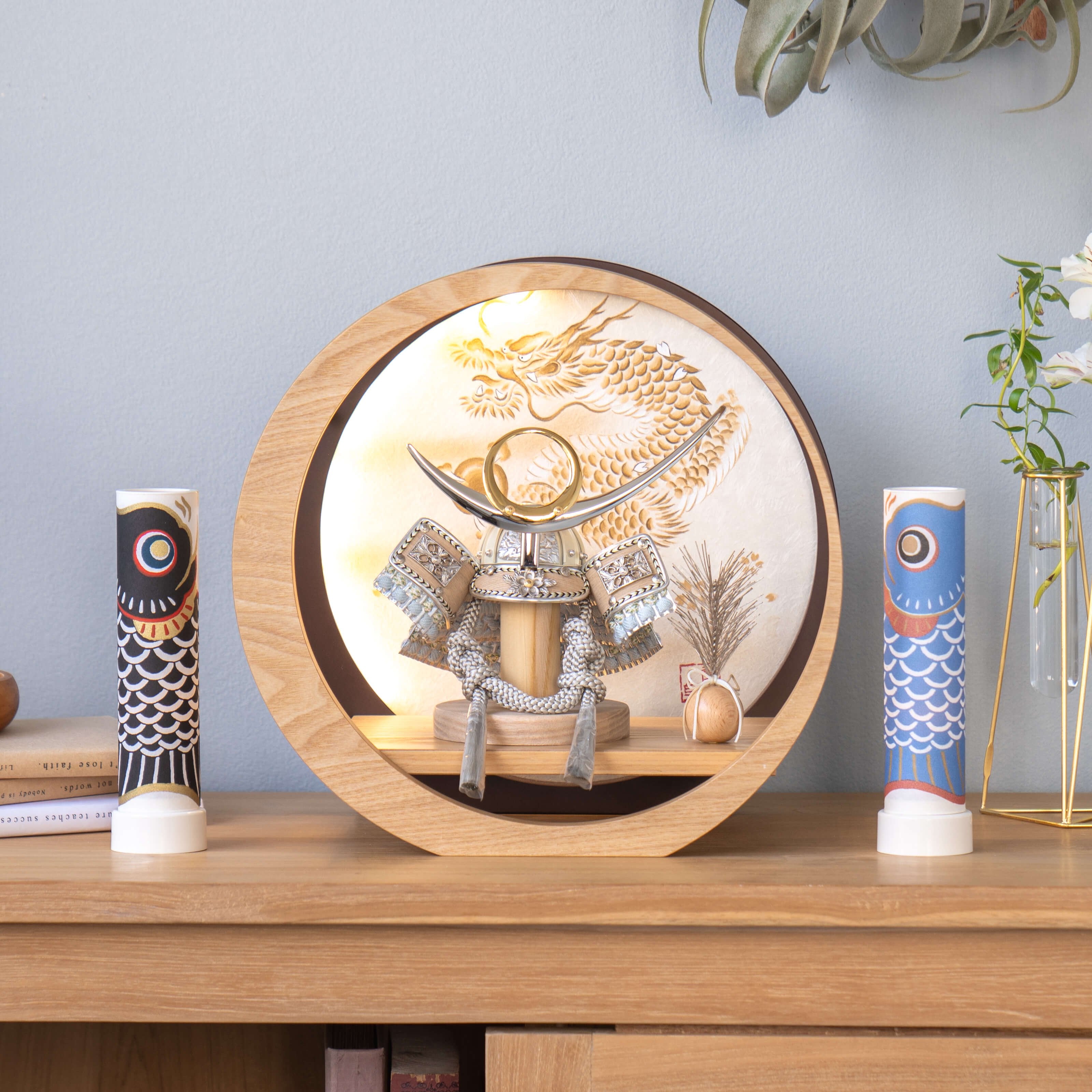 ことのオリジナル兜 上杉謙信 灯月型飾台 手描龍