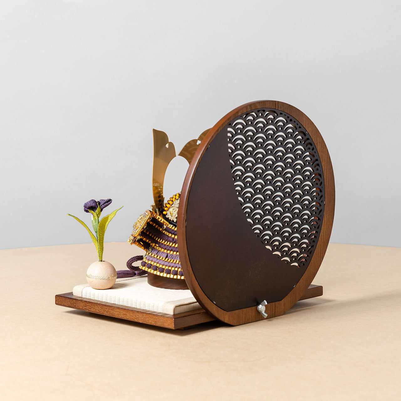 KOTO×悠雅コラボ兜 金大鍬 青海波 円形B衝立