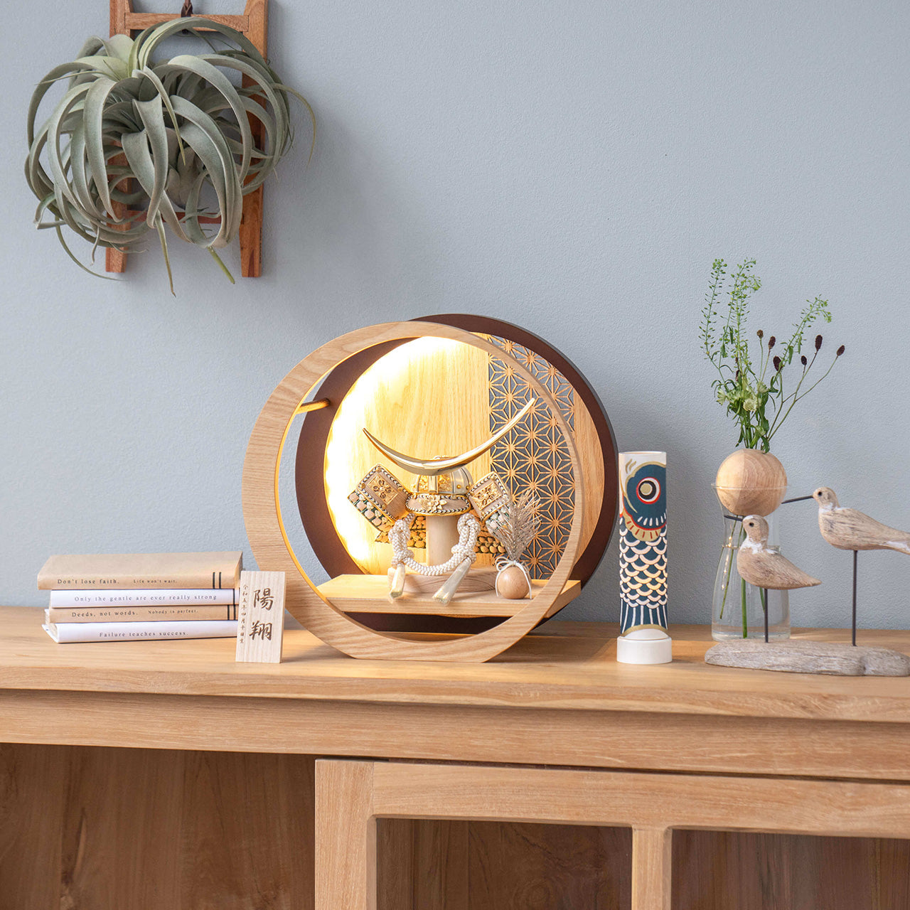 ことのオリジナル兜 伊達政宗 灯月型飾台 麻の葉