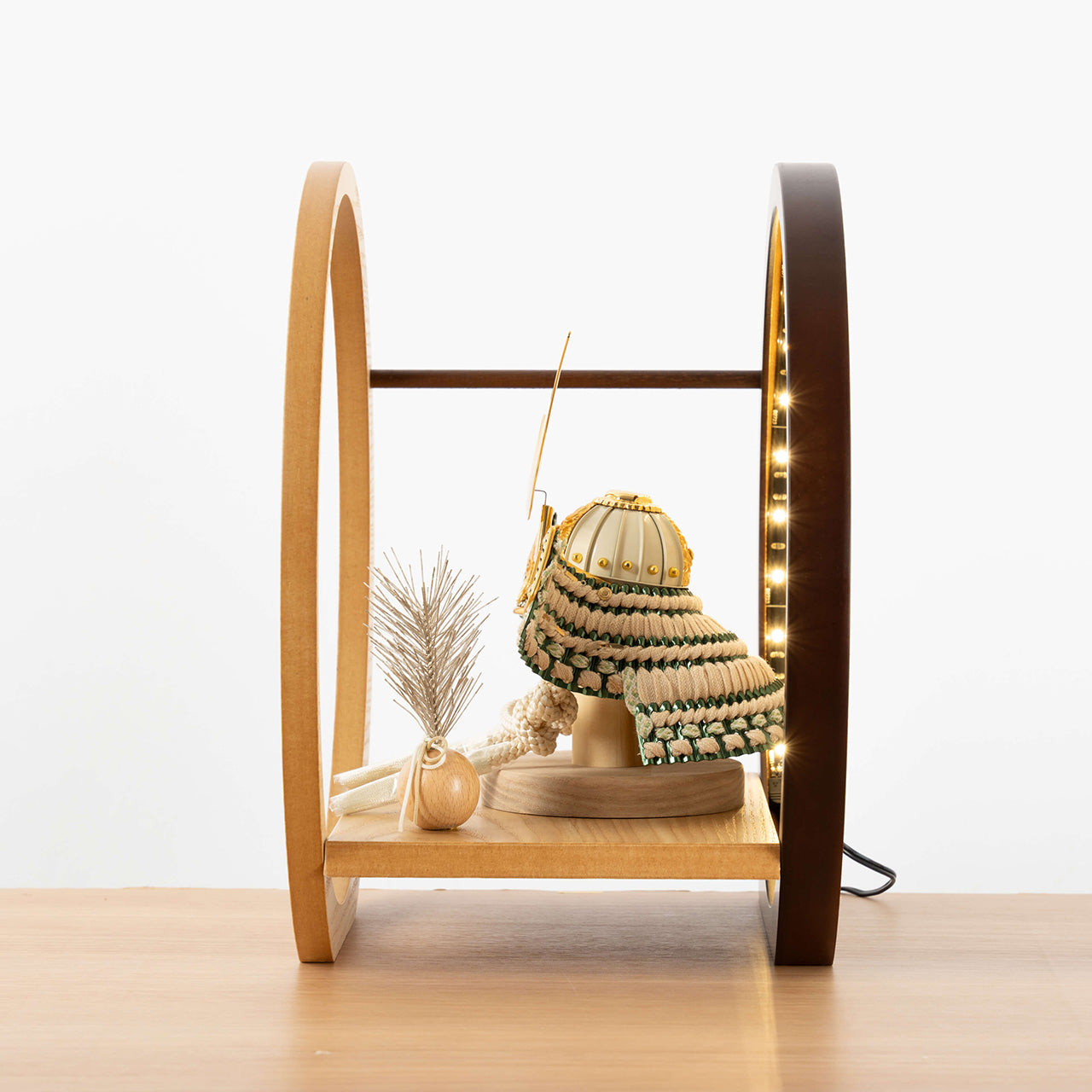 ことのオリジナル兜 伊達政宗 灯月型飾台 手描龍