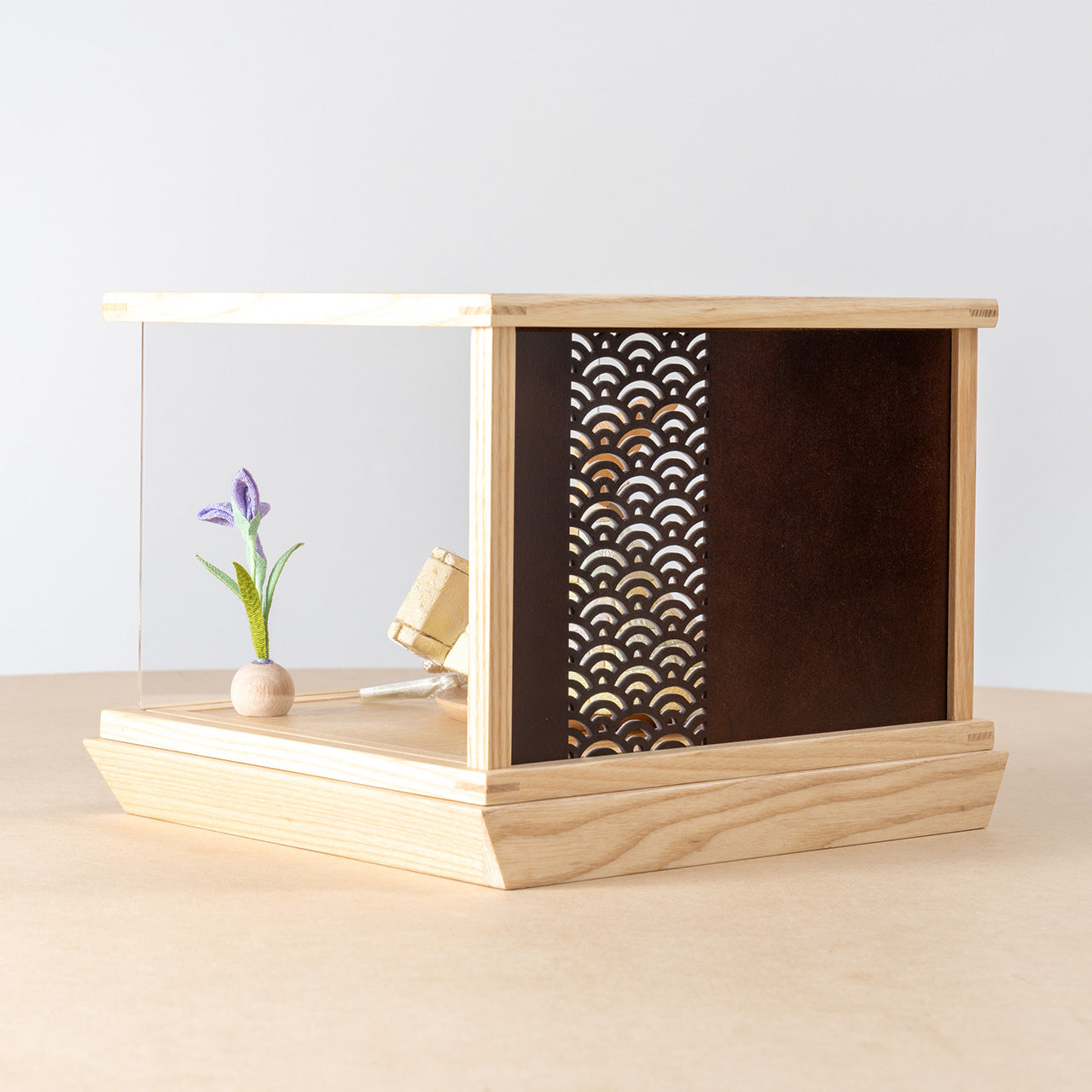 ことの木目込かぶと だいち 鍬形 円ケース 青海波