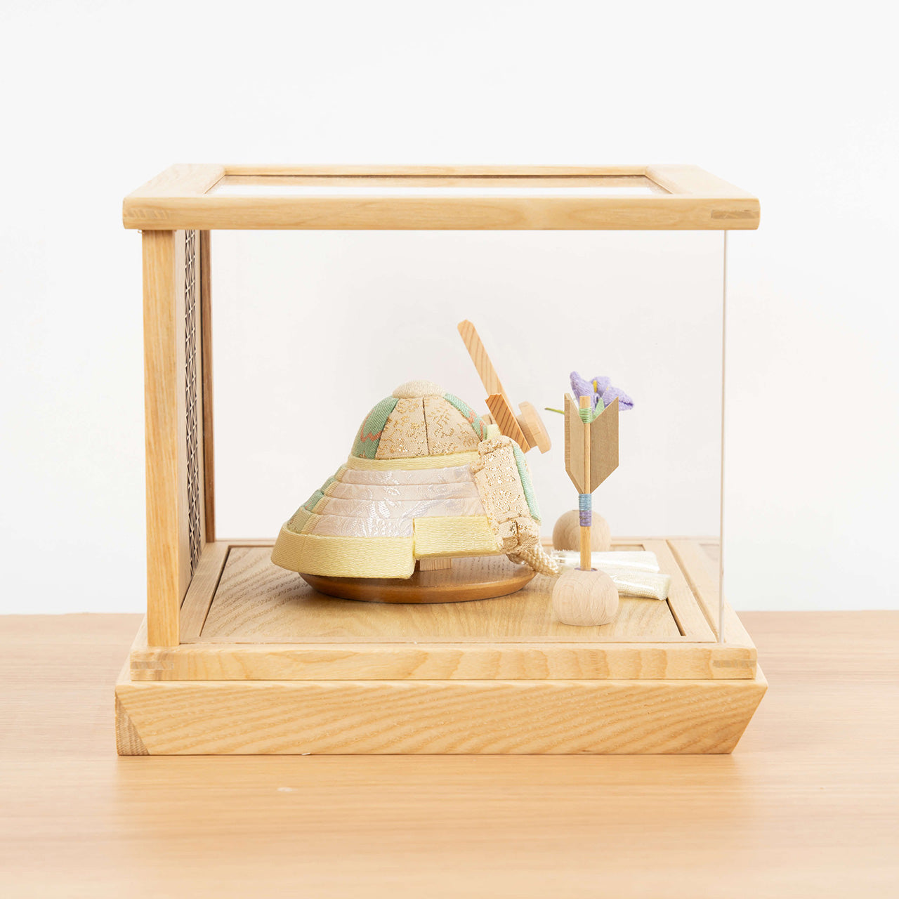 ことの木目込かぶと だいち 上杉謙信 円ケース 麻の葉