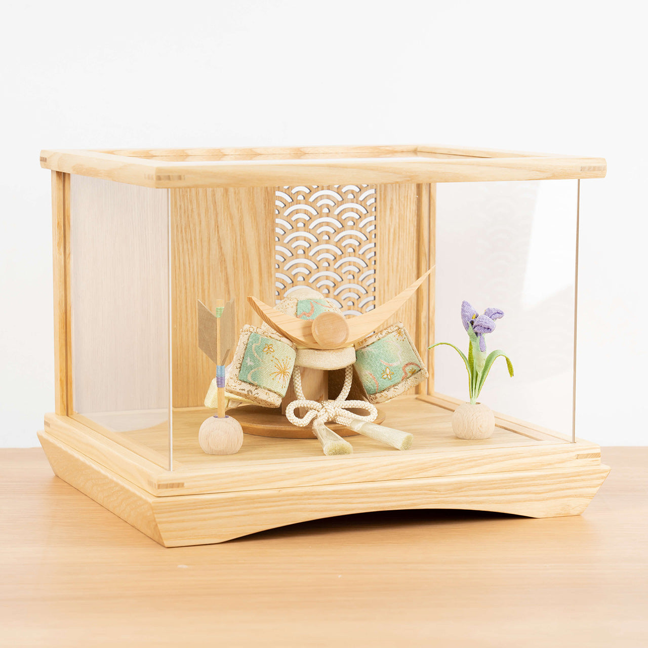 ことの木目込かぶと だいち 上杉謙信 円ケース 青海波