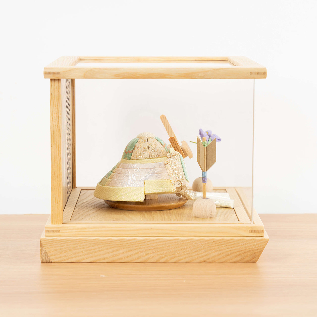 ことの木目込かぶと だいち 上杉謙信 円ケース 青海波