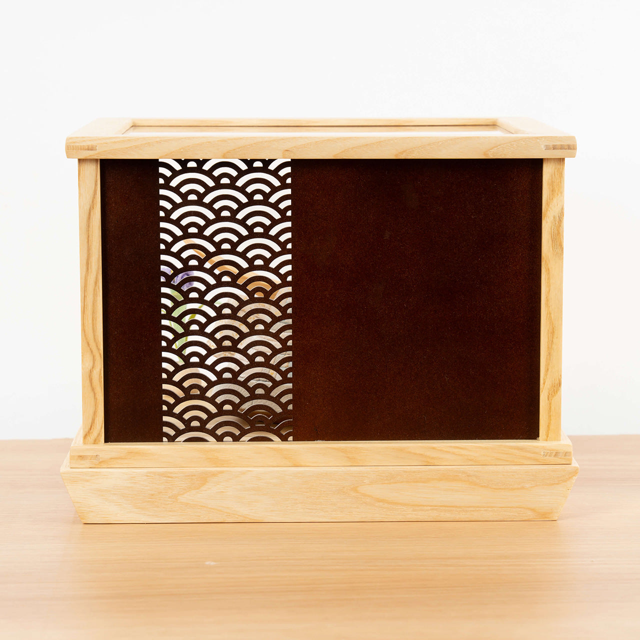 ことの木目込かぶと そら 上杉謙信 円ケース 青海波