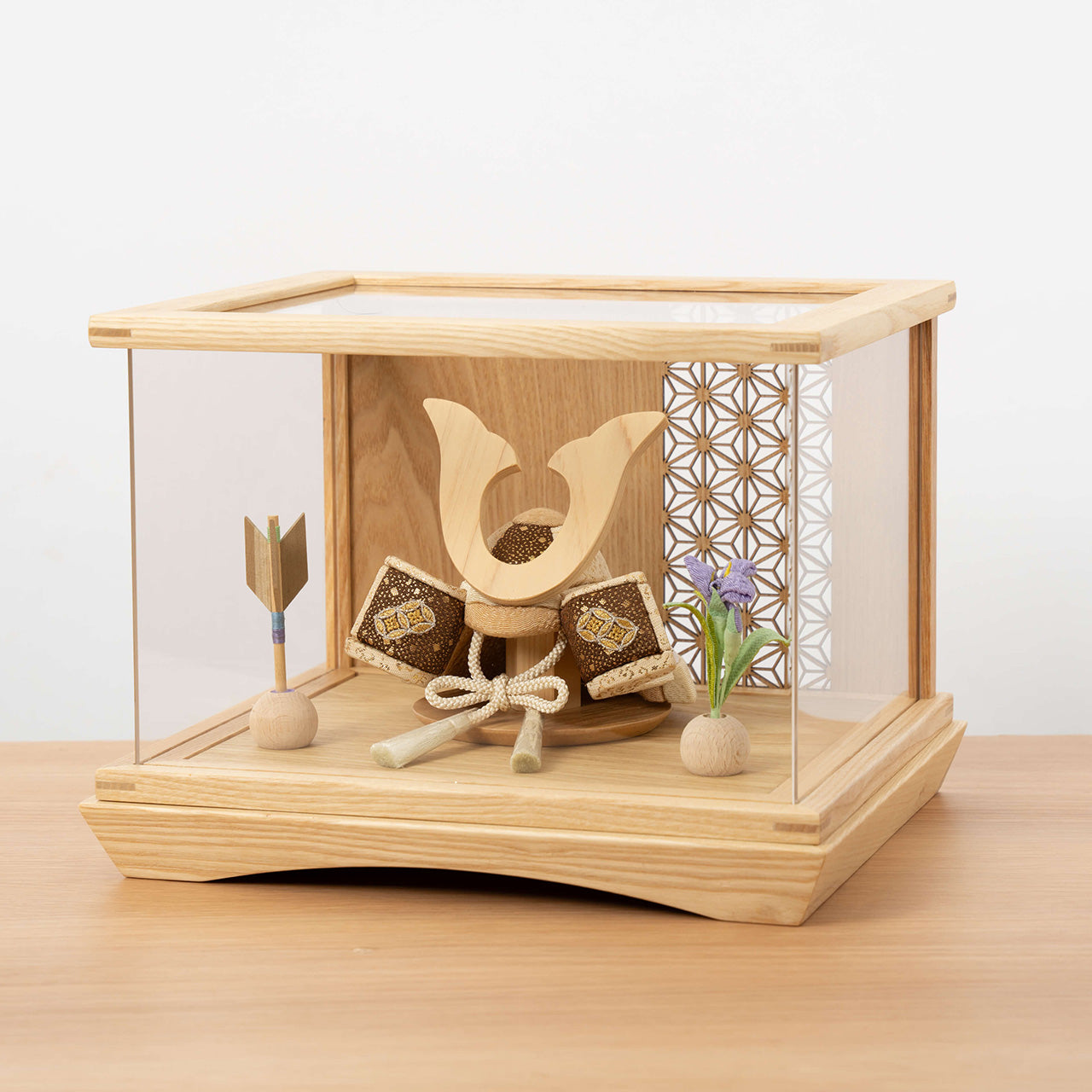 ことの木目込かぶと つき 鍬形 円ケース 麻の葉