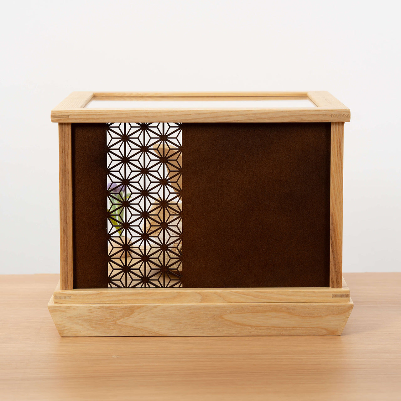 ことの木目込かぶと つき 鍬形 円ケース 麻の葉