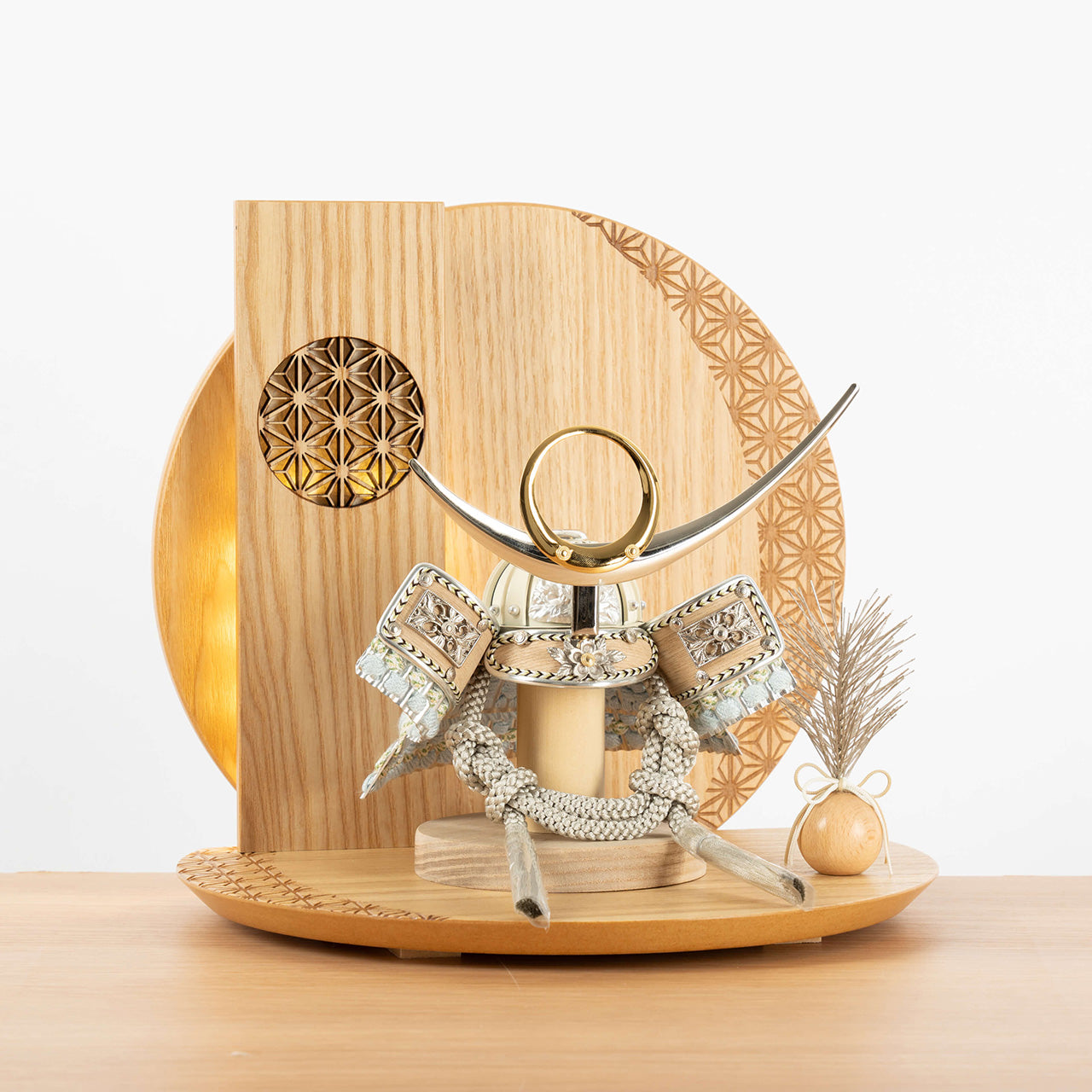 ことのオリジナル兜 上杉謙信 灯円麻の葉衝立N