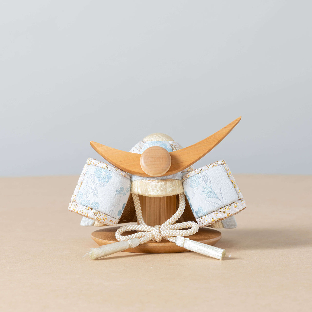 ことの木目込かぶと そら 上杉謙信 円ケース 麻の葉