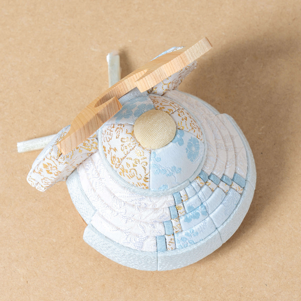 ことの木目込かぶと そら 上杉謙信 灯丸衝立 麻の葉 N