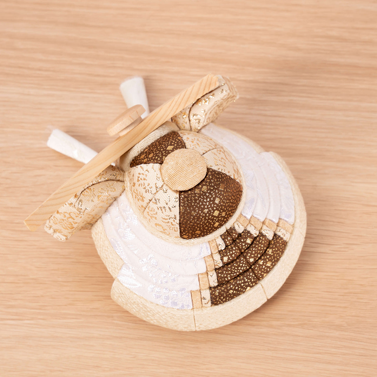 ことの木目込かぶと つき 上杉謙信 木目衝立 麻の葉