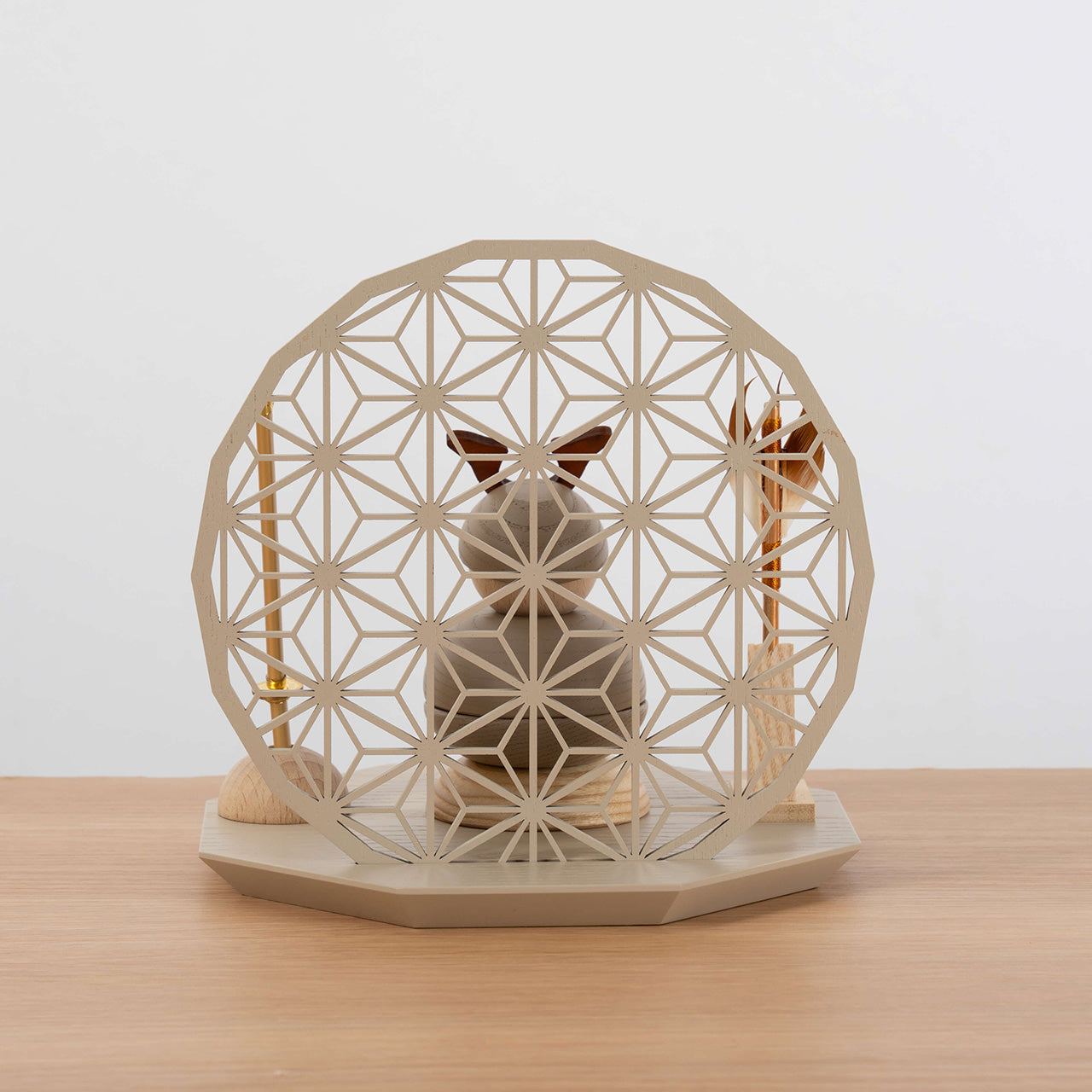 ことの木製鎧　大鍬　衝立モカM　麻の葉