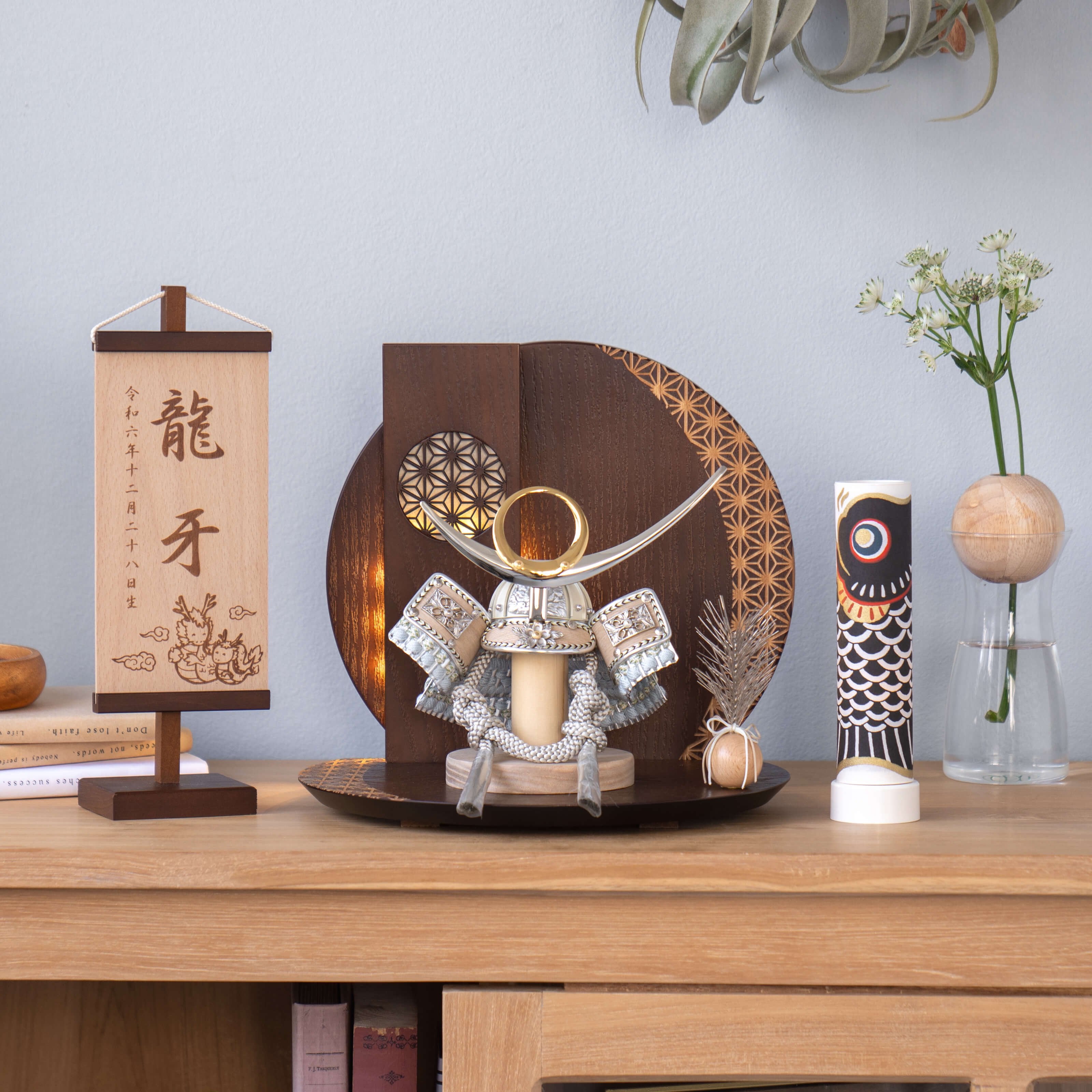 ことのオリジナル兜　上杉謙信　灯円麻の葉衝立B