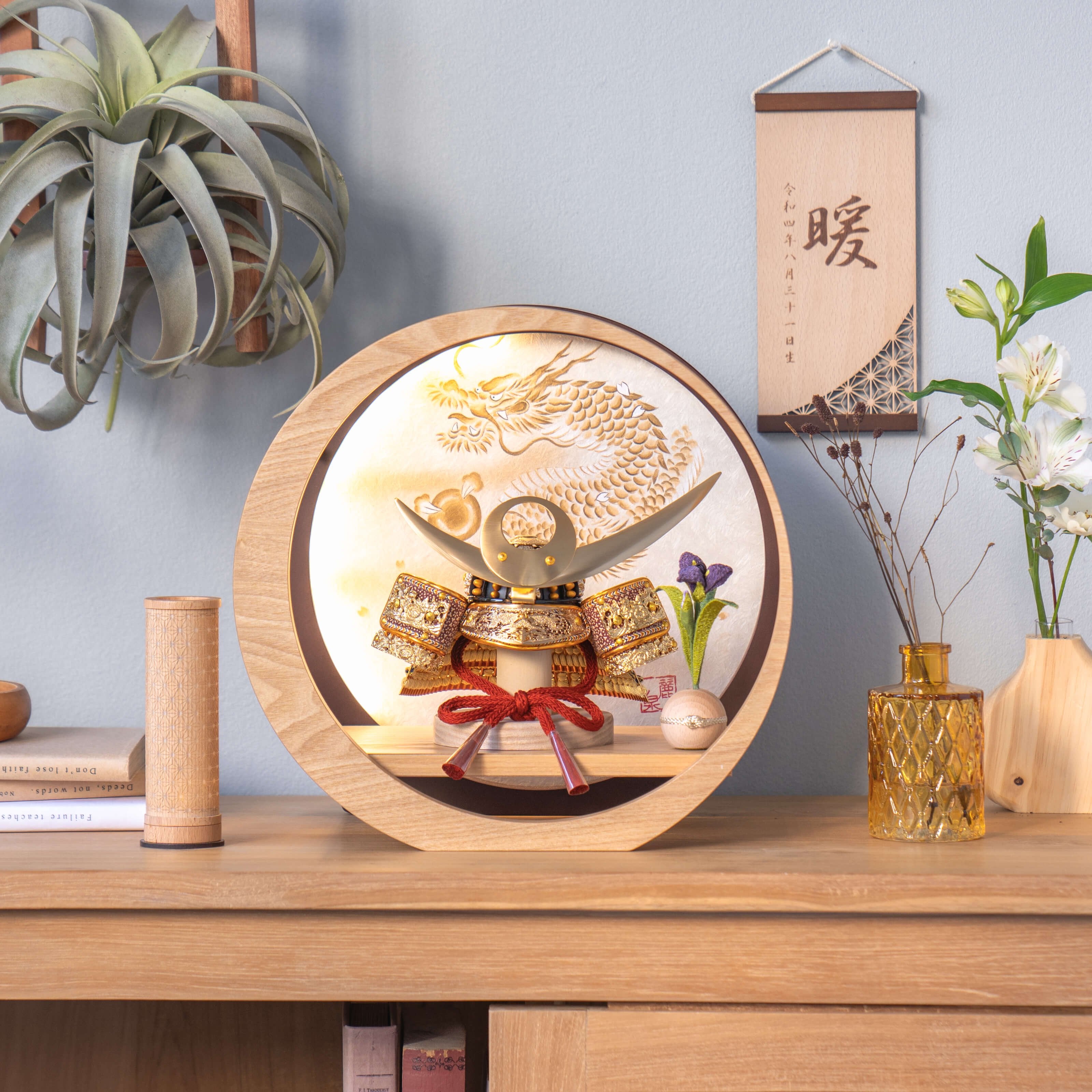 KOTO×悠雅コラボ兜　上杉謙信　灯月型飾台　手描龍