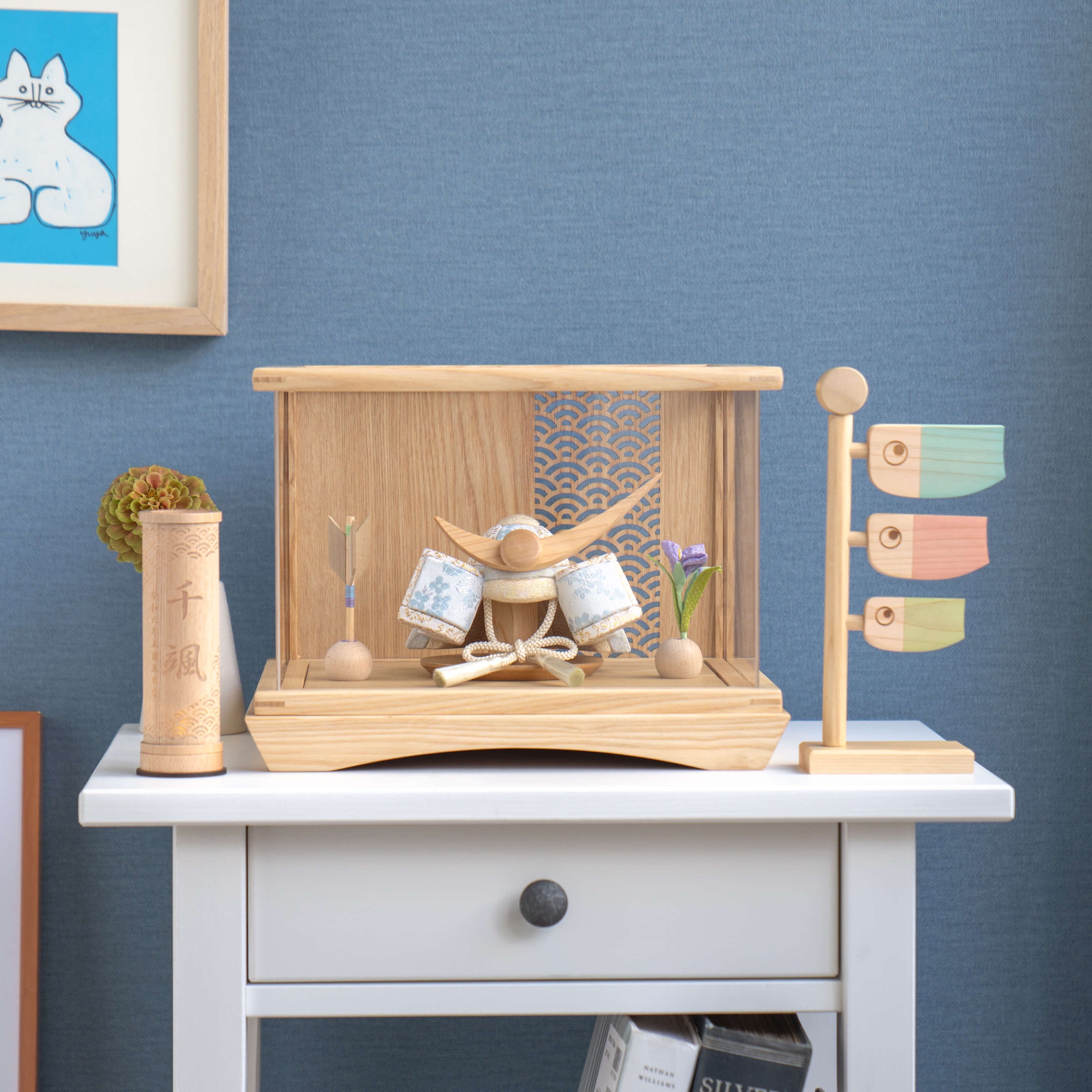 ことの木目込かぶと　そら　上杉謙信　円ケース　青海波