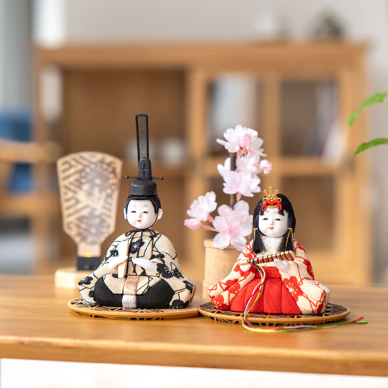 ことの木目込ひな　うめ　円形重ね麻の葉玉台