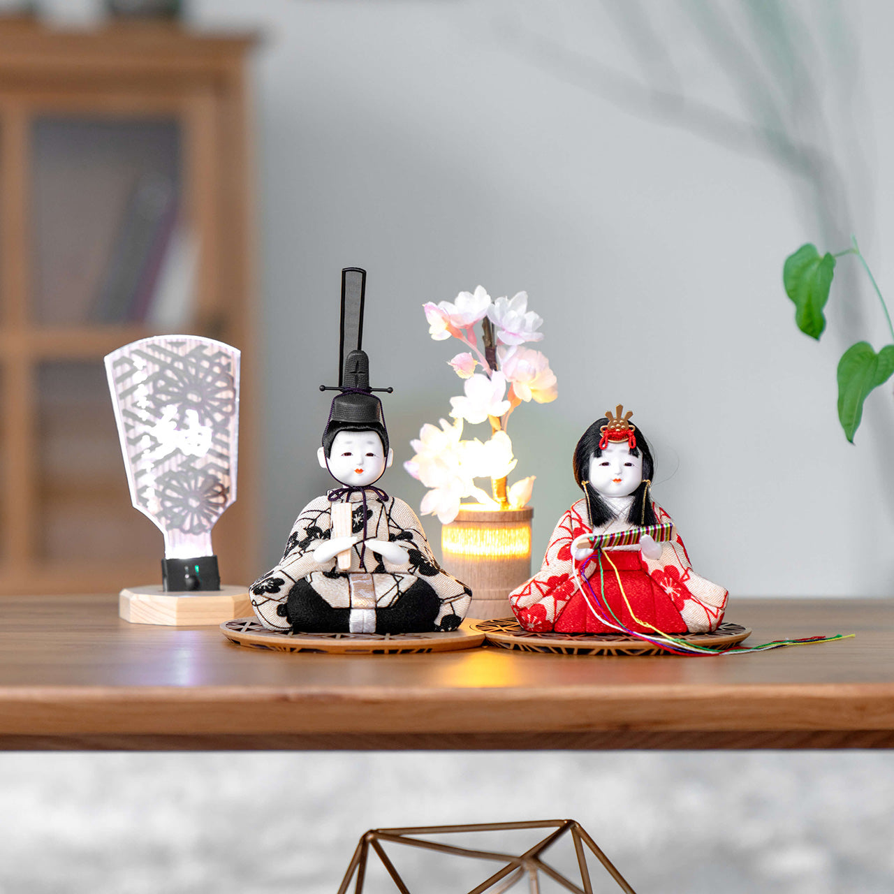 ことの木目込ひな　うめ　円形重ね麻の葉玉台