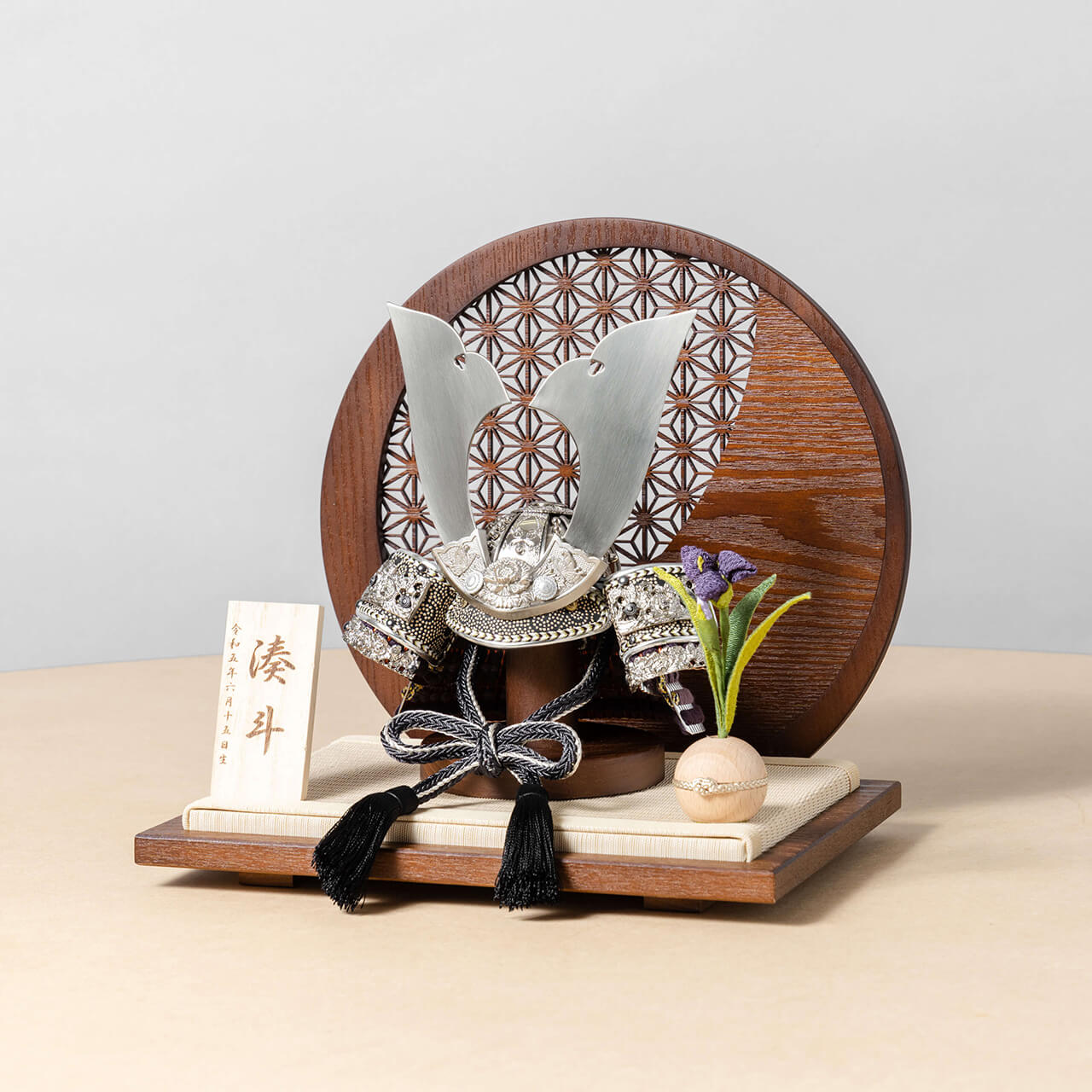 KOTO×悠雅コラボ兜　銀大鍬　麻の葉　円形B衝立