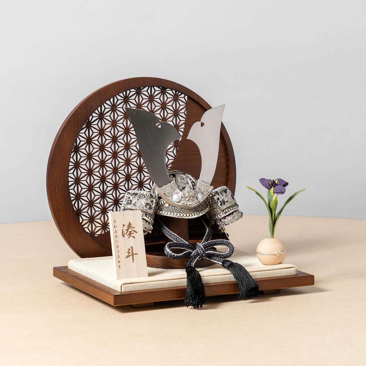 KOTO×悠雅コラボ兜　銀大鍬　麻の葉　円形B衝立