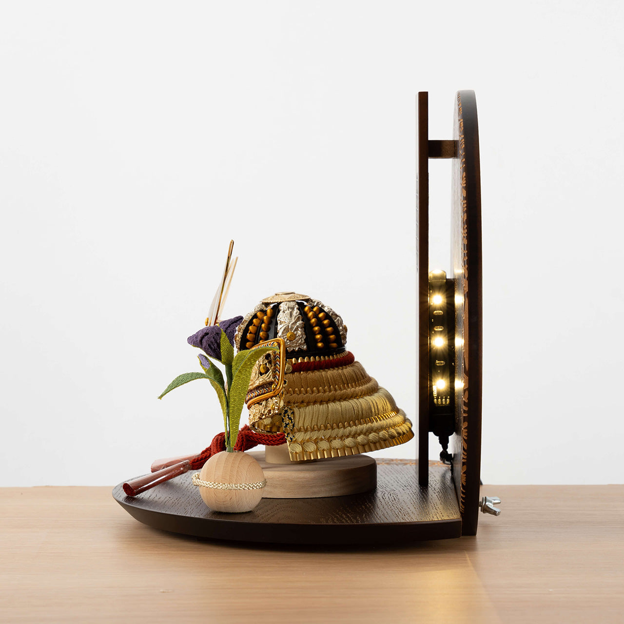 KOTO×悠雅コラボ兜　上杉謙信　灯円麻の葉衝立B