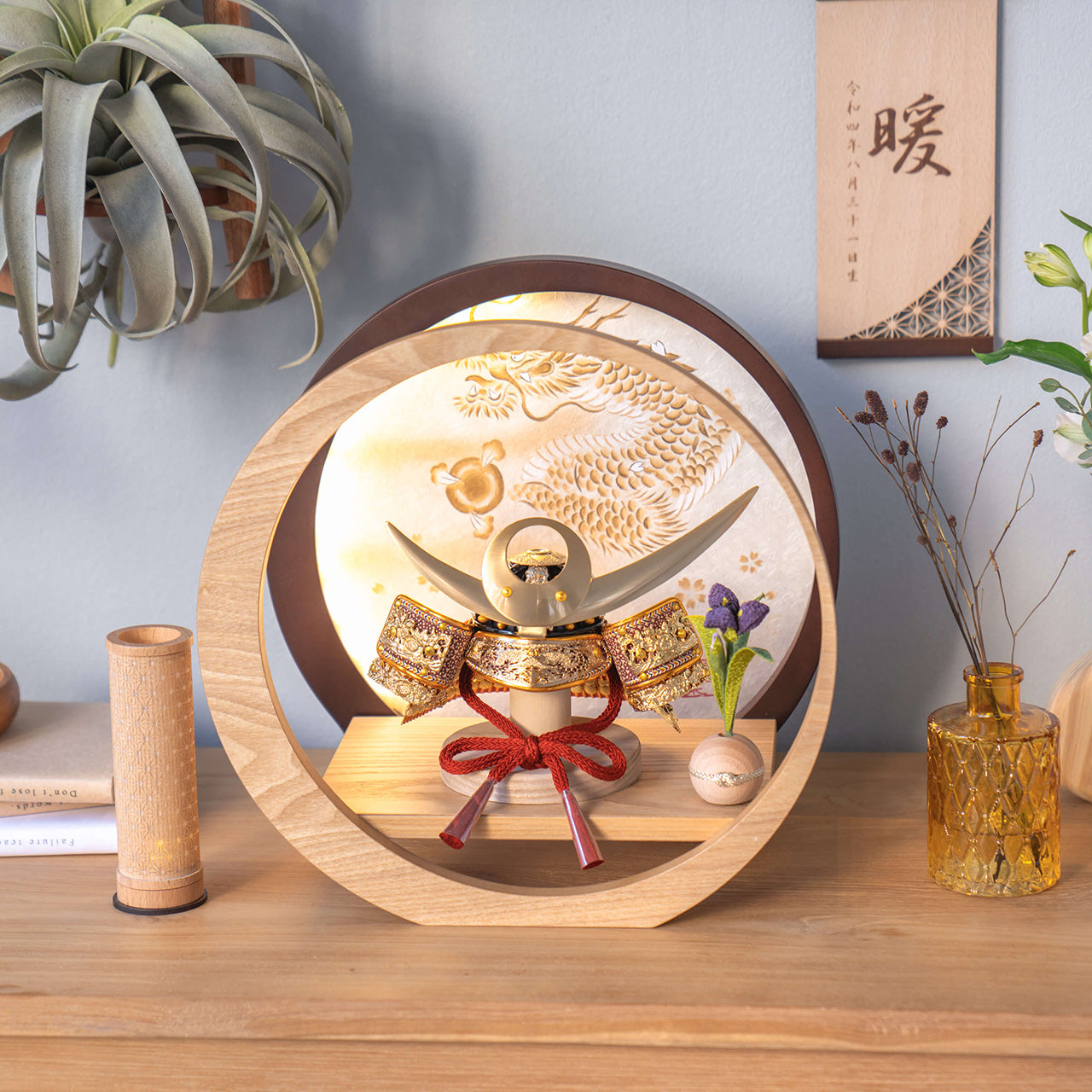 KOTO×悠雅コラボ兜　上杉謙信　灯月型飾台　手描龍