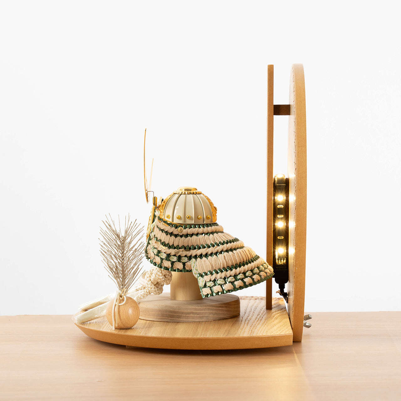 ことのオリジナル兜　伊達政宗　灯円麻の葉衝立N