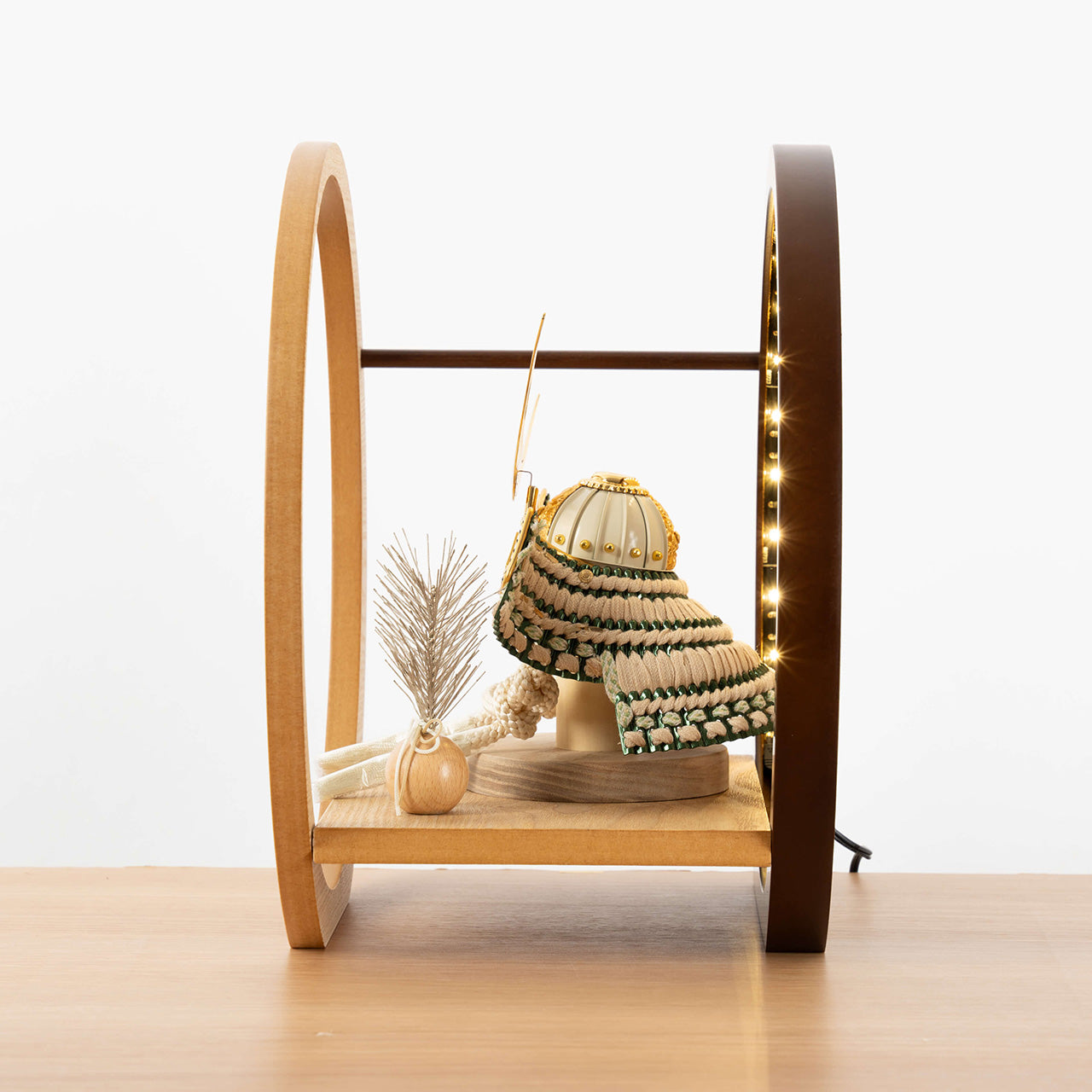 ことのオリジナル兜　伊達政宗　灯月型飾台　麻の葉