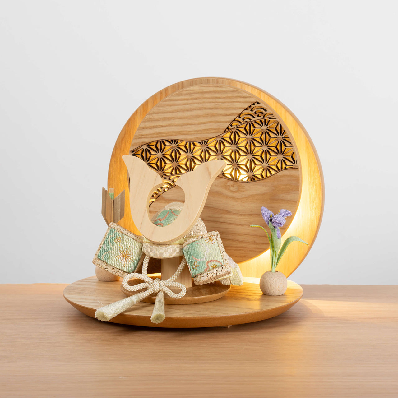 ことの木目込かぶと　だいち　鍬形　灯丸衝立　麻の葉　N