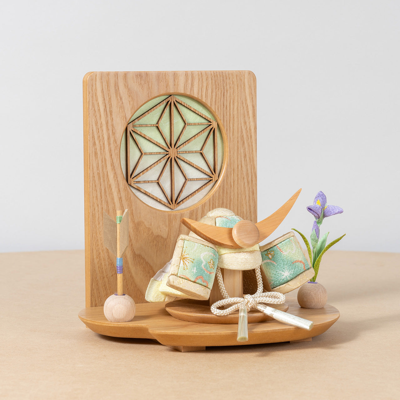 ことの木目込かぶと　だいち　上杉謙信　木目衝立　麻の葉