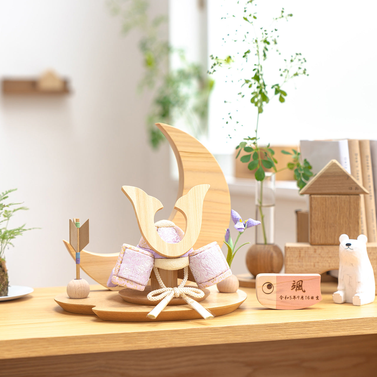 ことの木目込かぶと　はな　鍬形　桧月