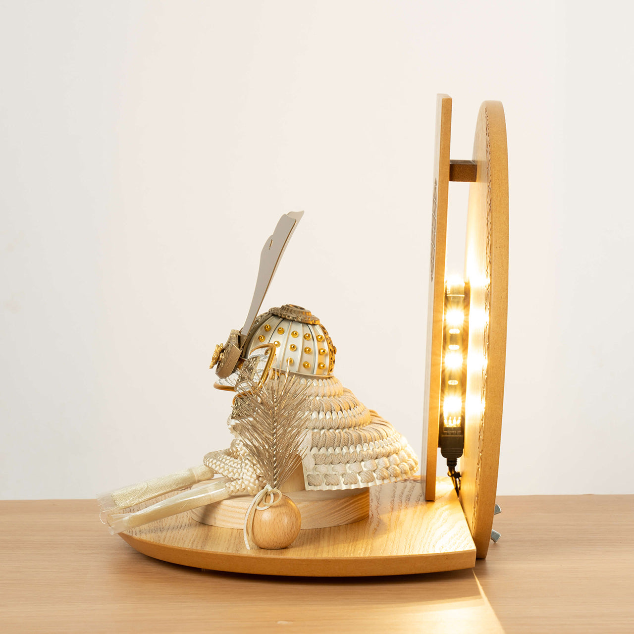 ことの兜　CG金　大鍬　灯円麻の葉衝立N