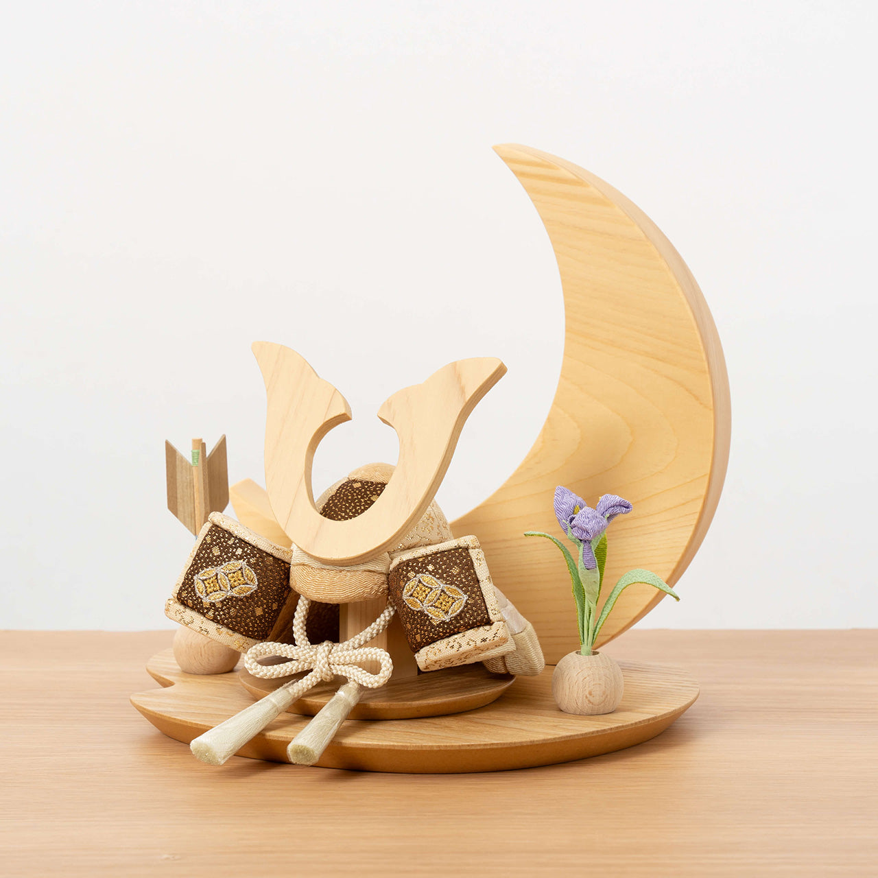 ことの木目込かぶと　つき　鍬形　桧月