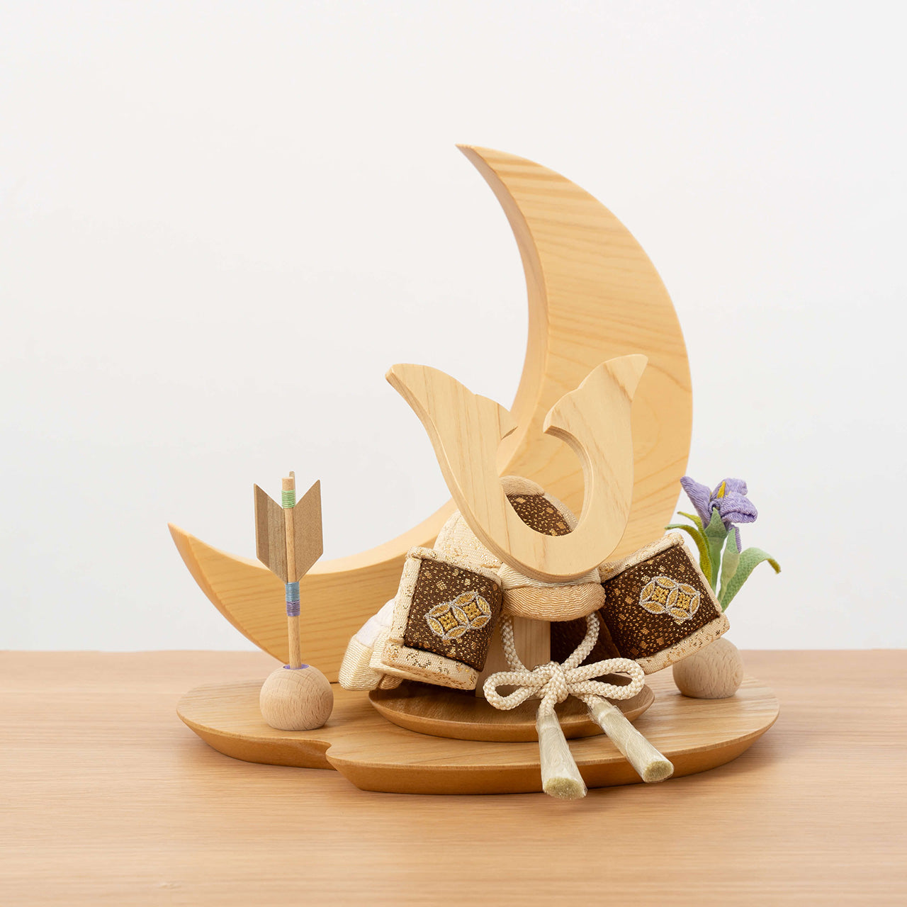 ことの木目込かぶと　つき　鍬形　桧月