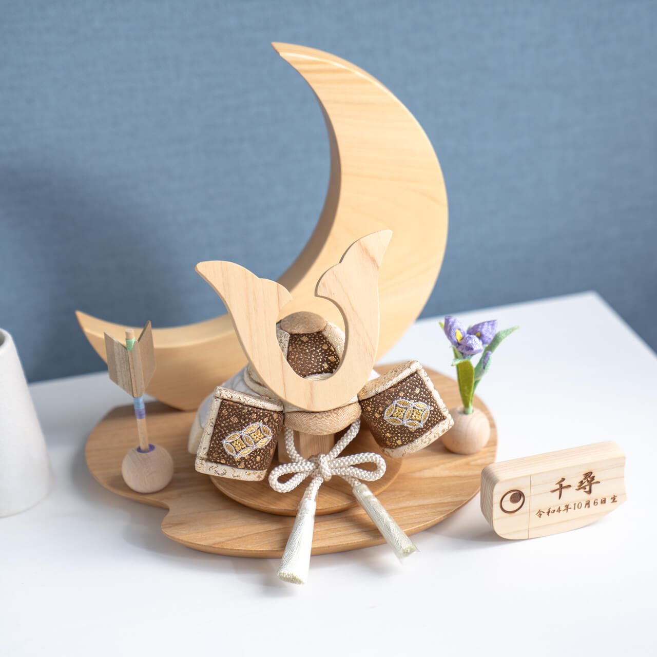 ことの木目込かぶと　つき　鍬形　桧月