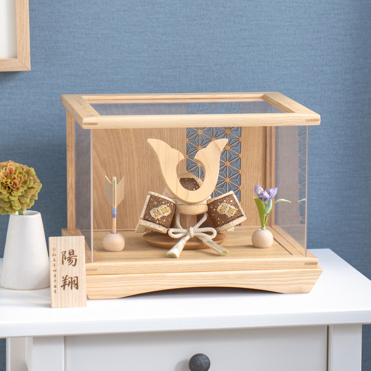 ことの木目込かぶと　つき　鍬形　円ケース　麻の葉