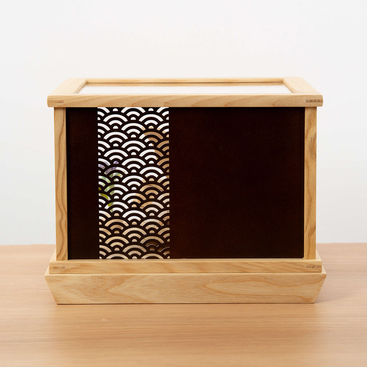 ことの木目込かぶと　つき　鍬形　円ケース　青海波