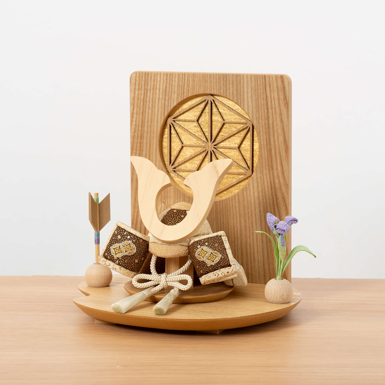 ことの木目込かぶと　つき　鍬形　木目衝立　麻の葉