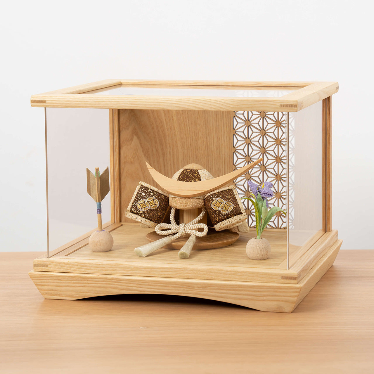 ことの木目込かぶと　つき　伊達政宗　円ケース　麻の葉