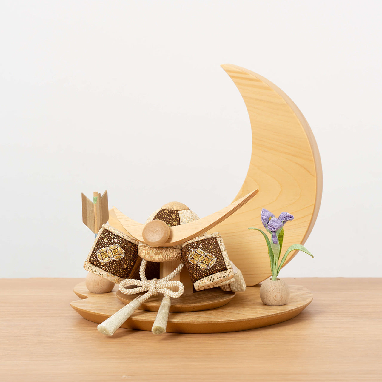 ことの木目込かぶと　つき　上杉謙信　桧月