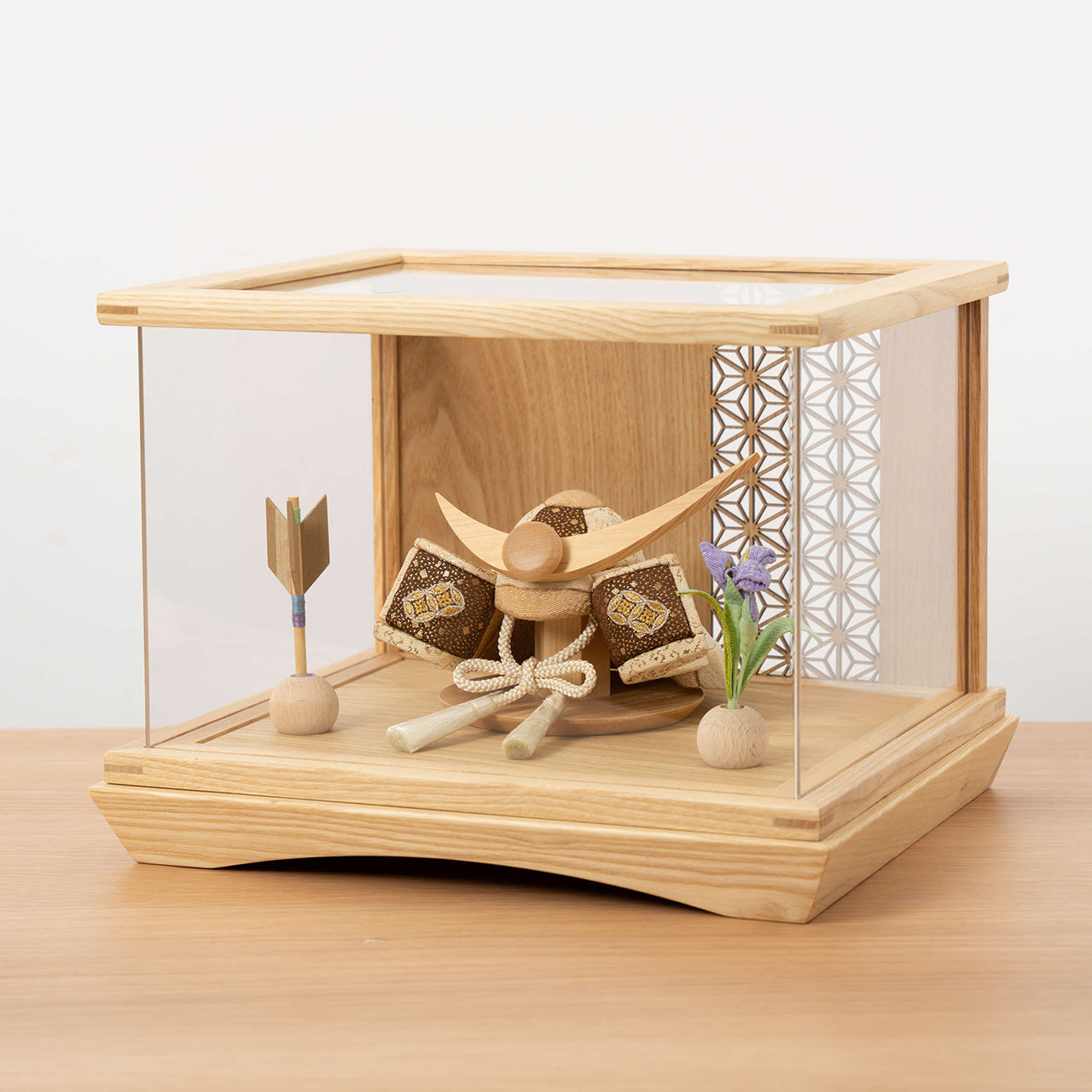 ことの木目込かぶと　つき　上杉謙信　円ケース　麻の葉