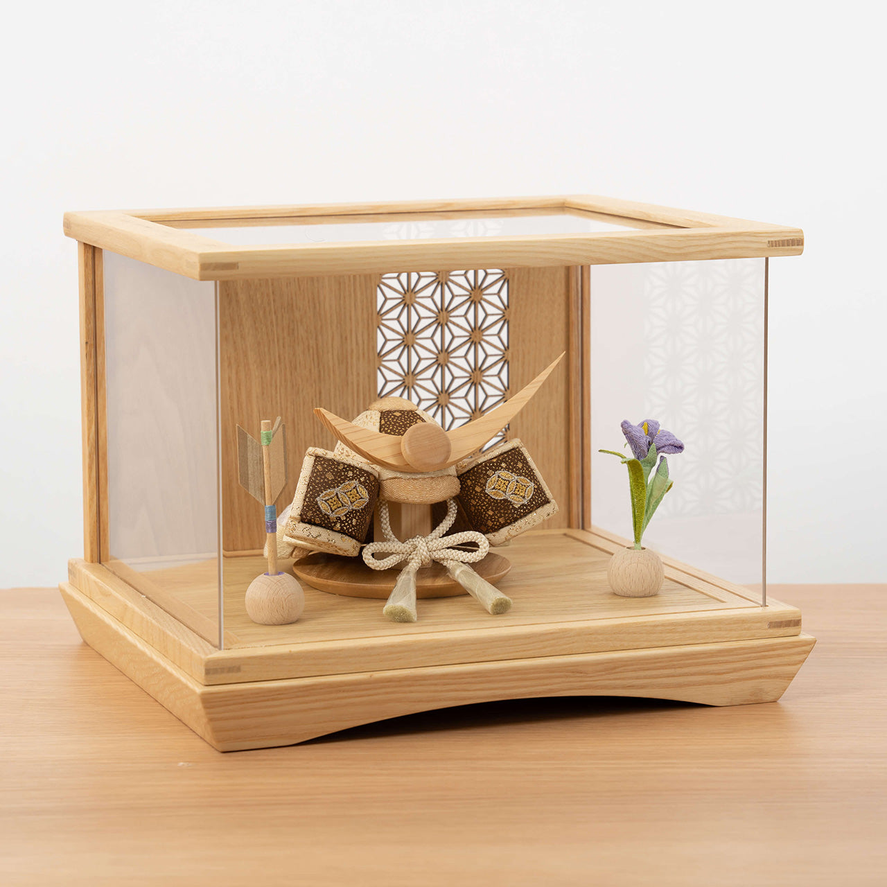 ことの木目込かぶと　つき　上杉謙信　円ケース　麻の葉