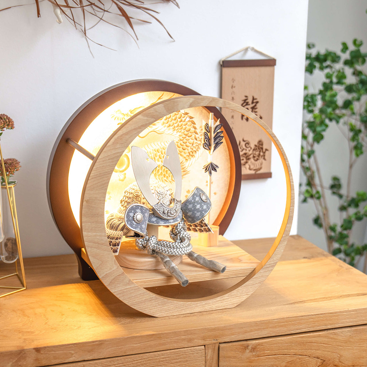 ことのおぼこ兜　せい　灯月型飾台　手描龍