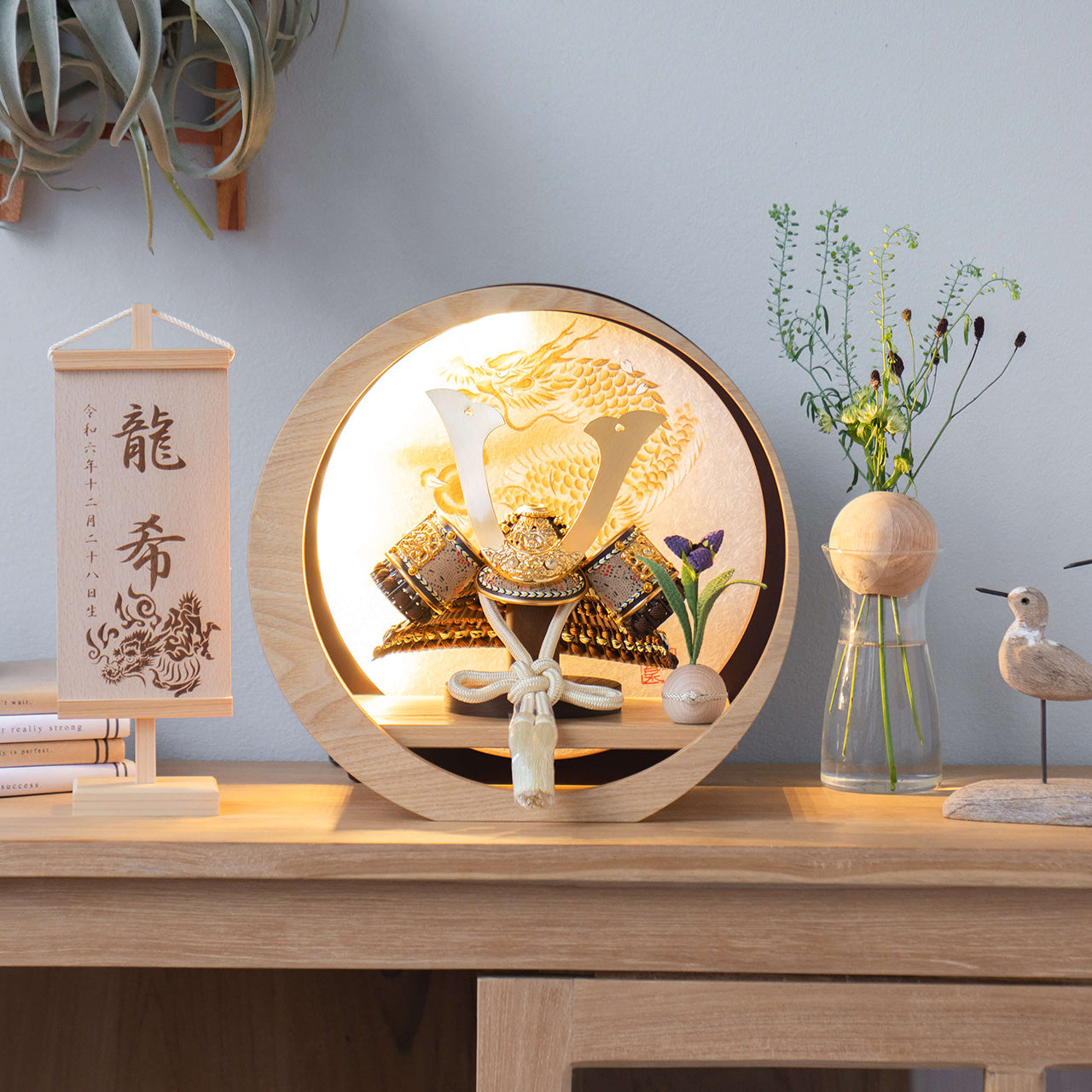 ことの兜　りく　灯月型飾台　手描龍