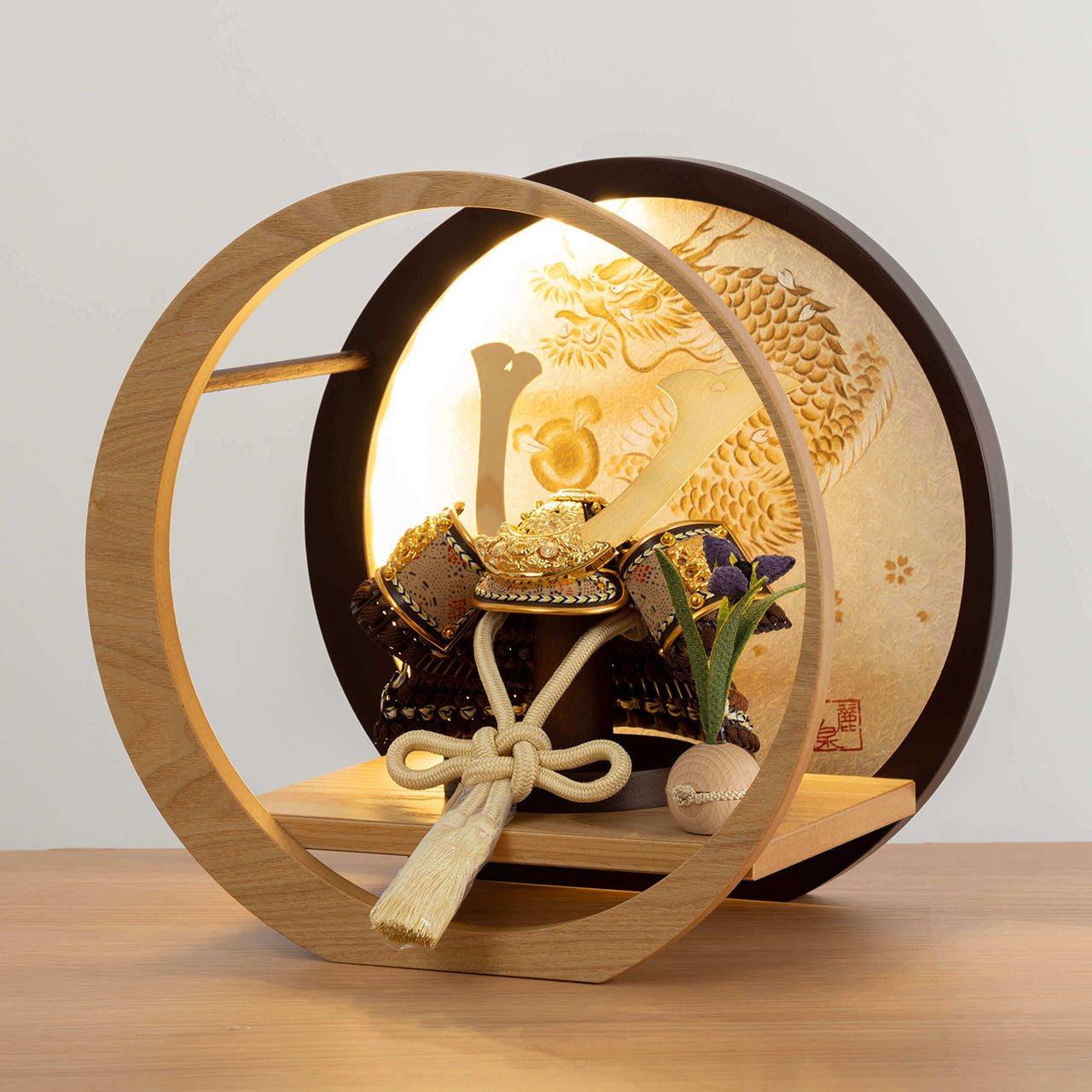 ことの兜　りく　灯月型飾台　手描龍