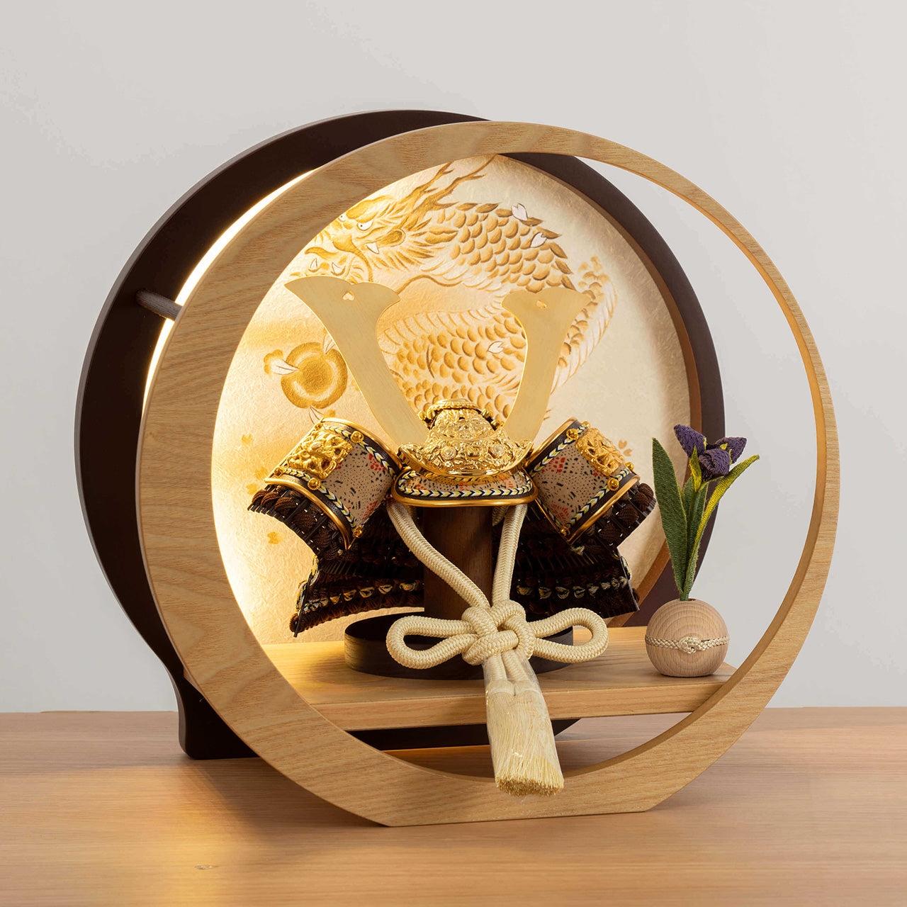 ことの兜　りく　灯月型飾台　手描龍