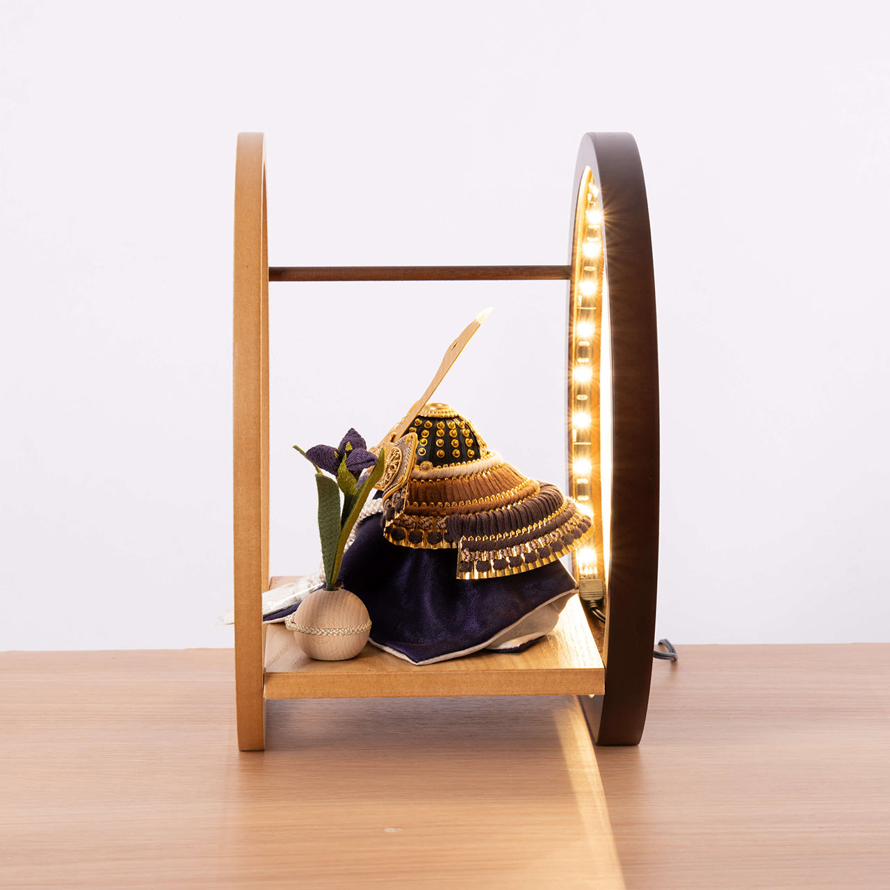 ことの兜　りょう　灯月型飾台　手描龍