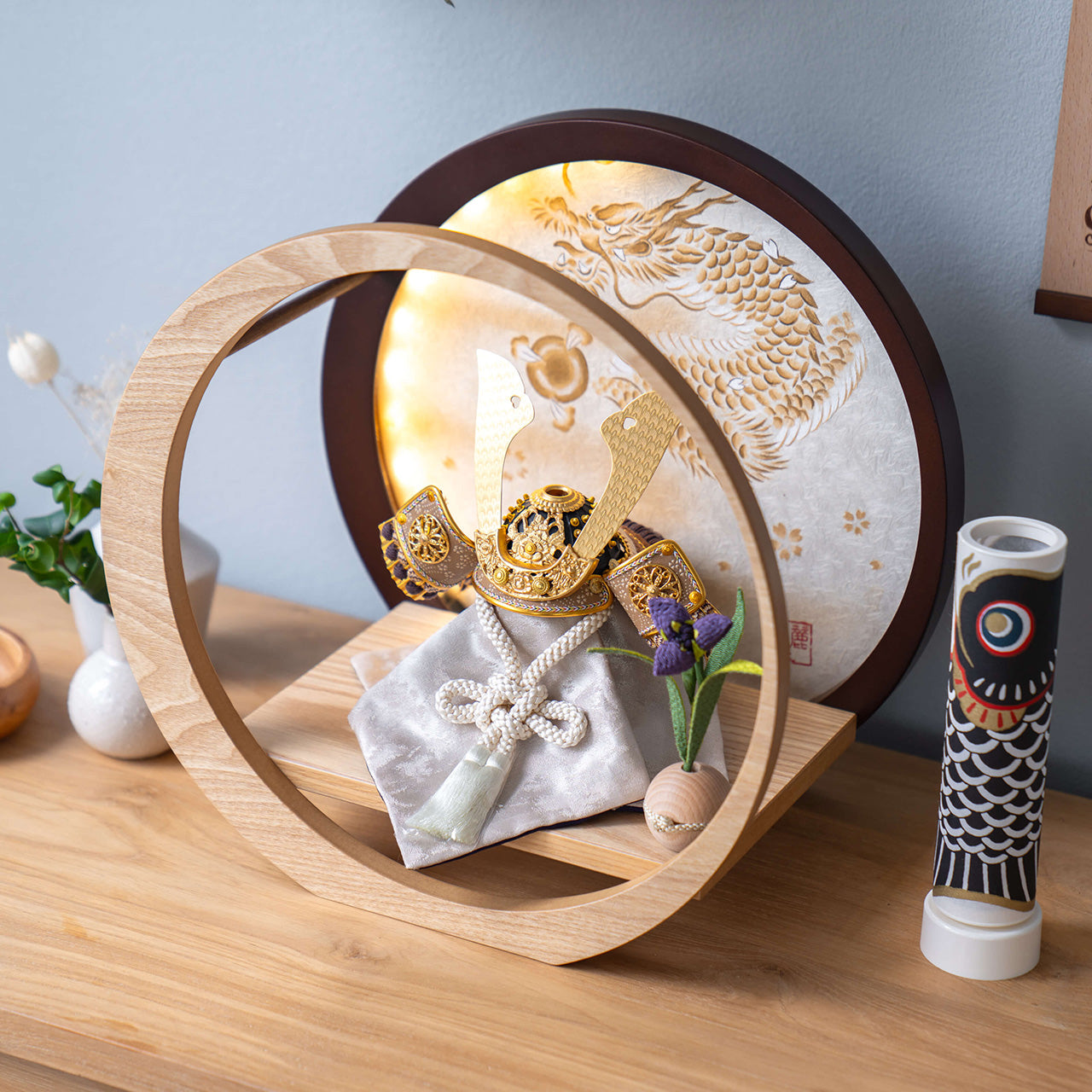 ことの兜　りょう　灯月型飾台　手描龍